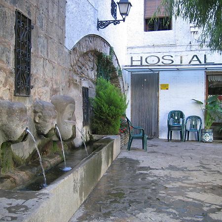 Hostal Victor Oliana Esterno foto