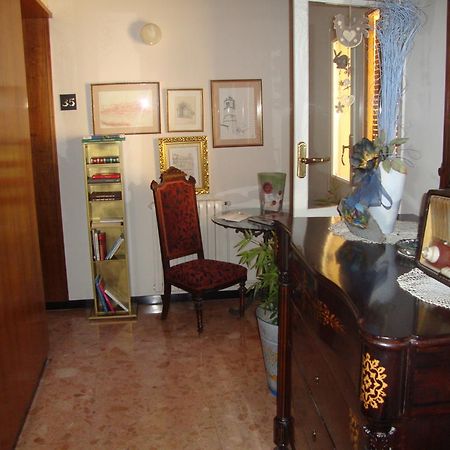 Hostal Victor Oliana Esterno foto