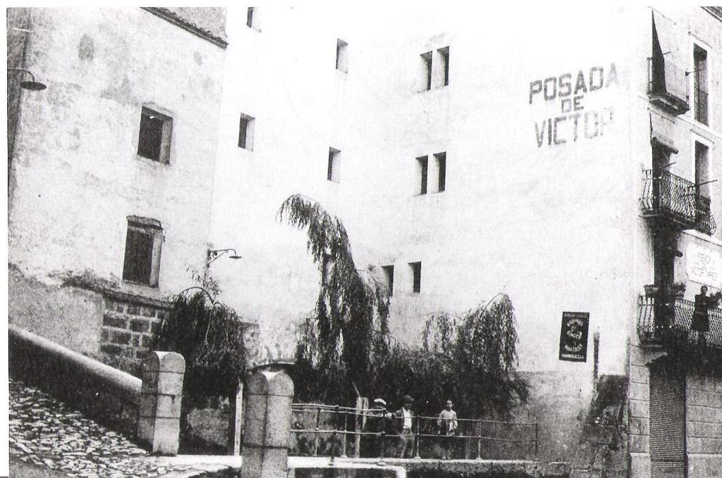 Hostal Victor Oliana Esterno foto