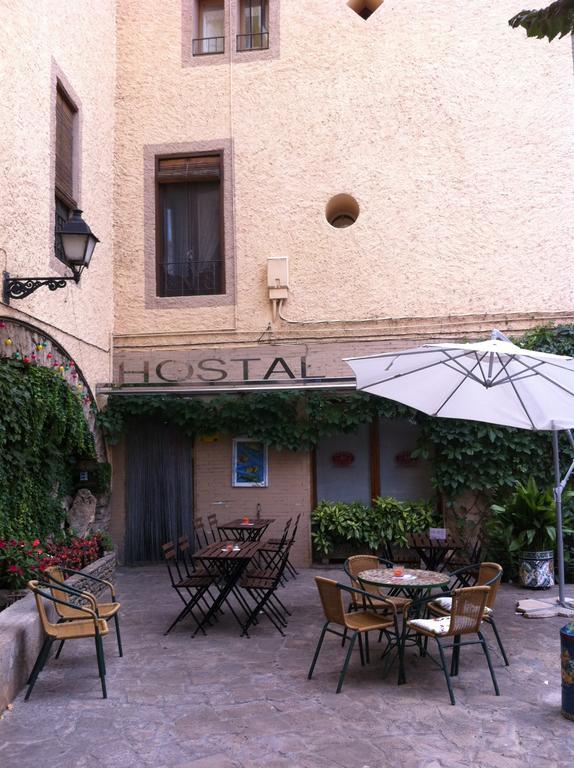 Hostal Victor Oliana Esterno foto