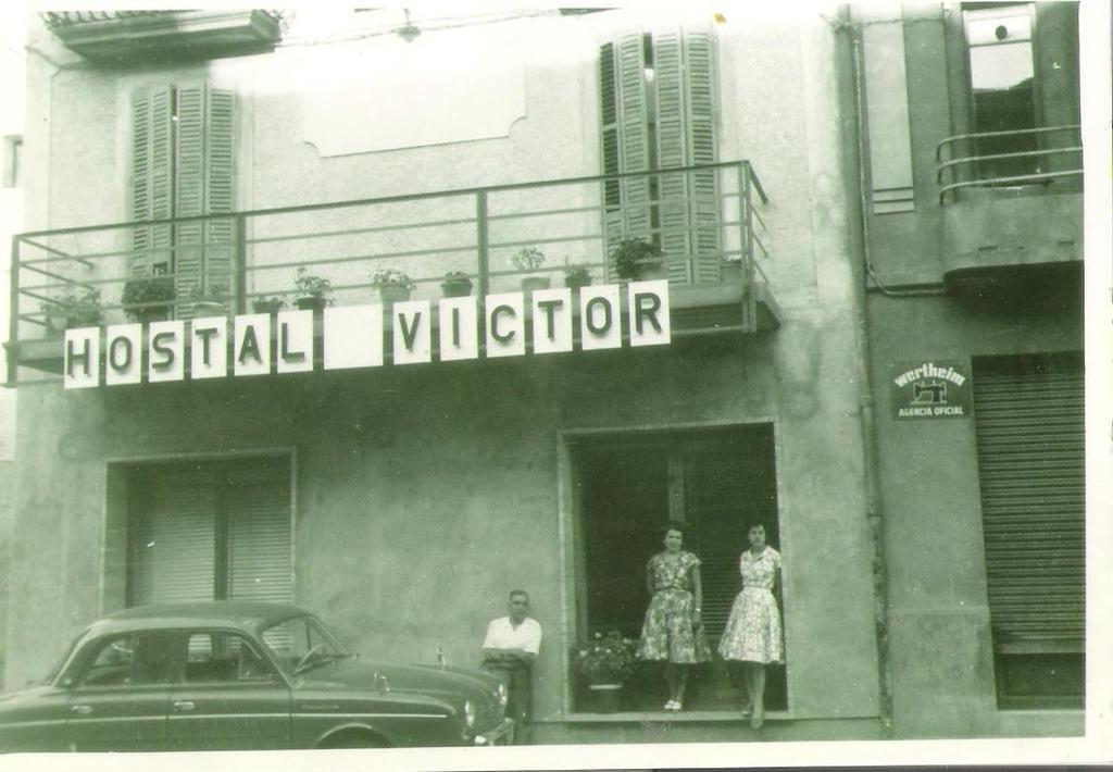 Hostal Victor Oliana Esterno foto