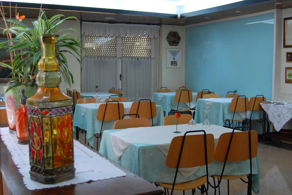 Hostal Victor Oliana Esterno foto